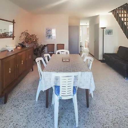 4 Bedroom Cozy In Agde Prázdninový dům