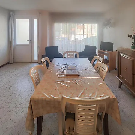 4 Bedroom Cozy In Agde