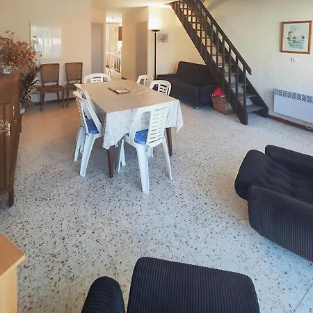 Prázdninový dům 4 Bedroom Cozy In Agde
