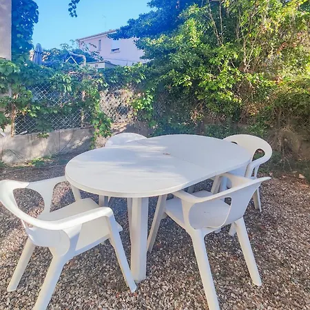 4 Bedroom Cozy In Agde