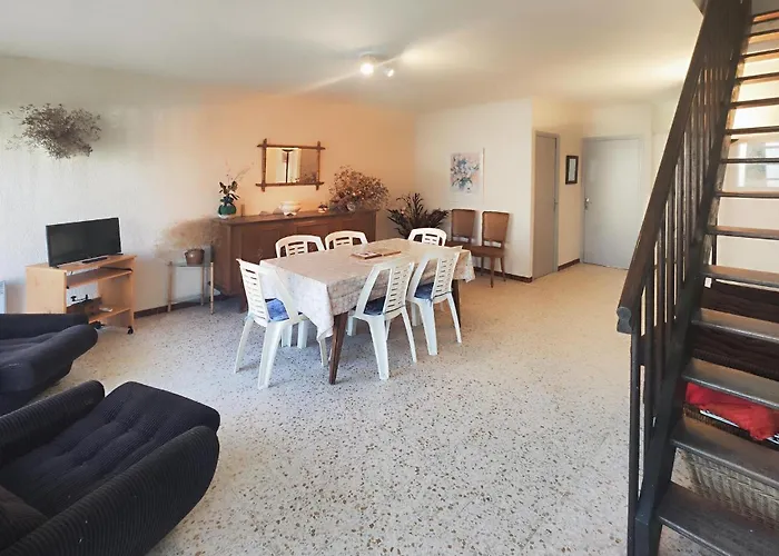 Дом отдыха 4 Bedroom In Agde